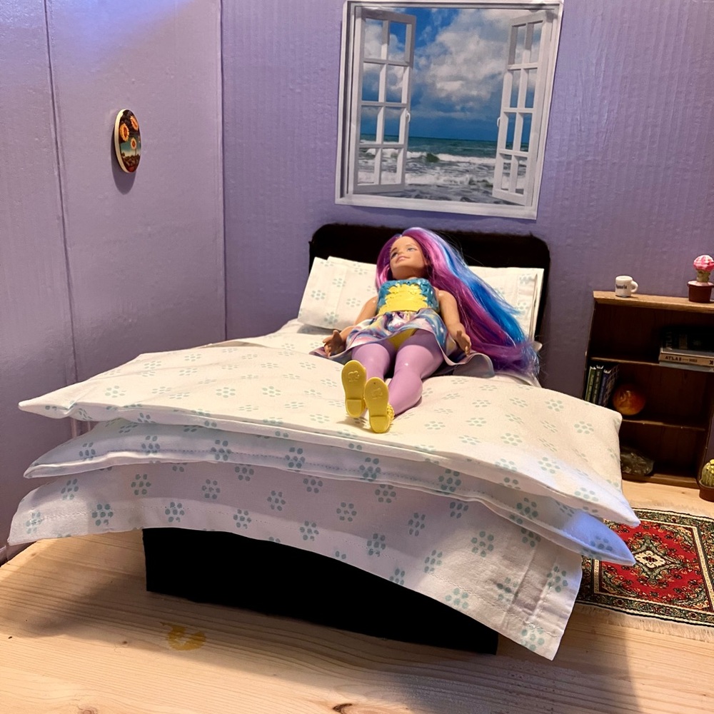 Tommy Hilfiger Miniature Dollhouse Barbie doll bedding for dollhouse or diorama - Picture 7 of 7